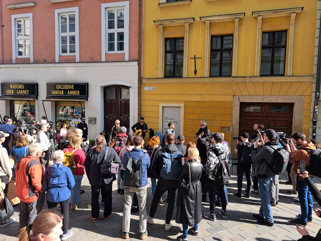 Improvizovaný koncert skupiny HEX v Starom meste