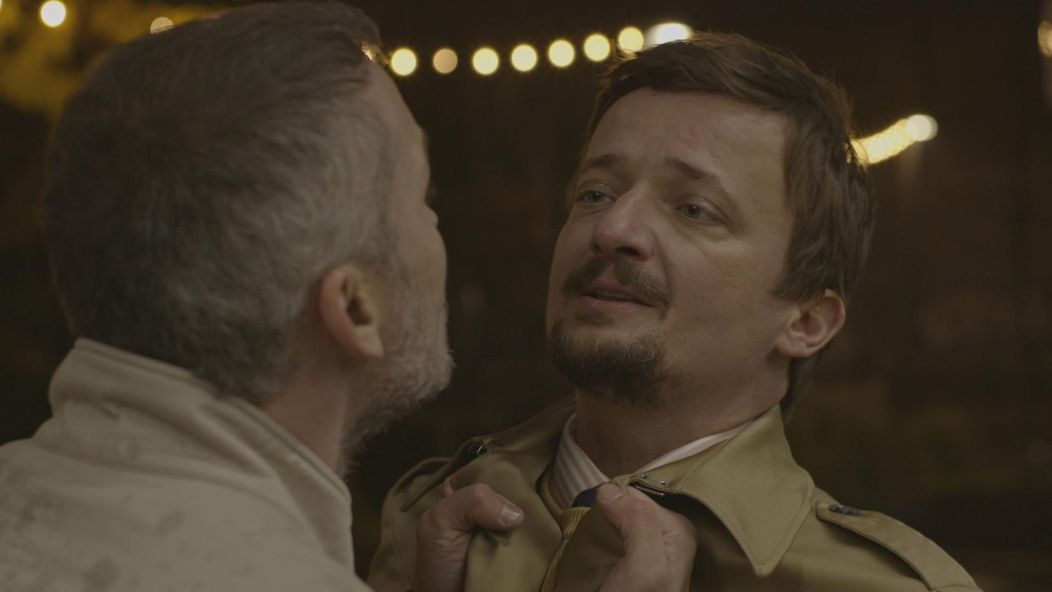 Andrej sa pred nemocnicou poháda s Erikom.