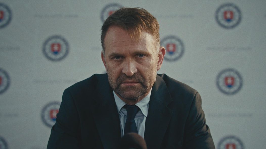 Adam Hanzel (Tomáš Maštalír) je odhodlaný vraha nájsť.