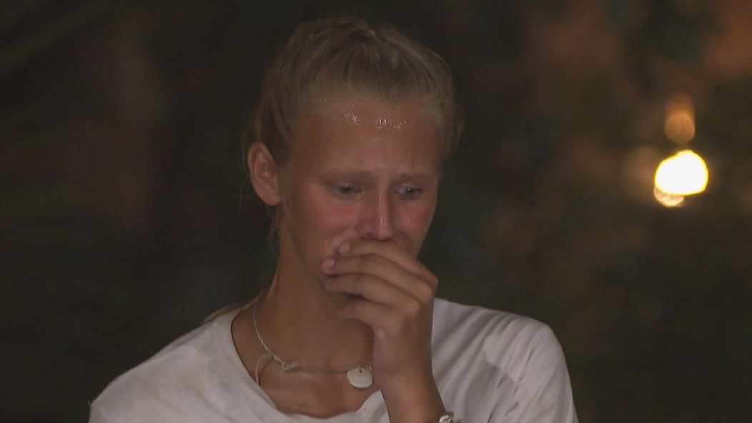Veronika najskôr oľutovala svoje klamstvá na kmeňovej rade, no v dueli jej sily na Radka nestačili a v Survivore skončila.