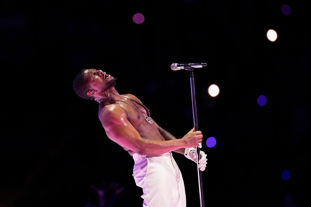Usher ovládol Halftime Show