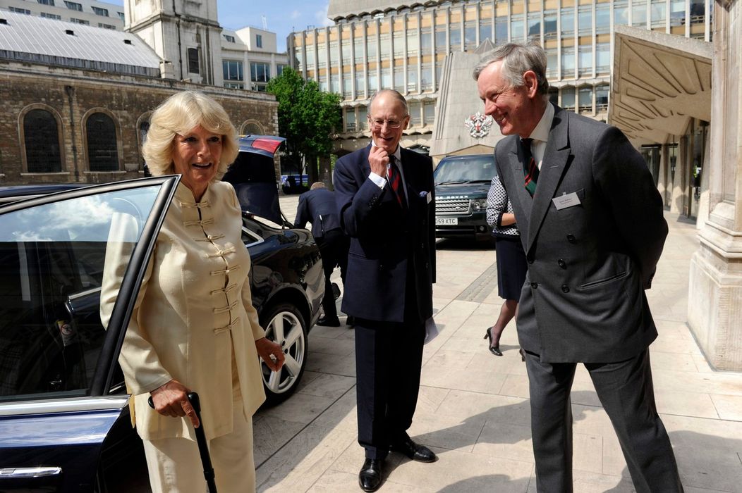 Zomrel strýko princov Williama a Harryho Lord Robert Fellowes