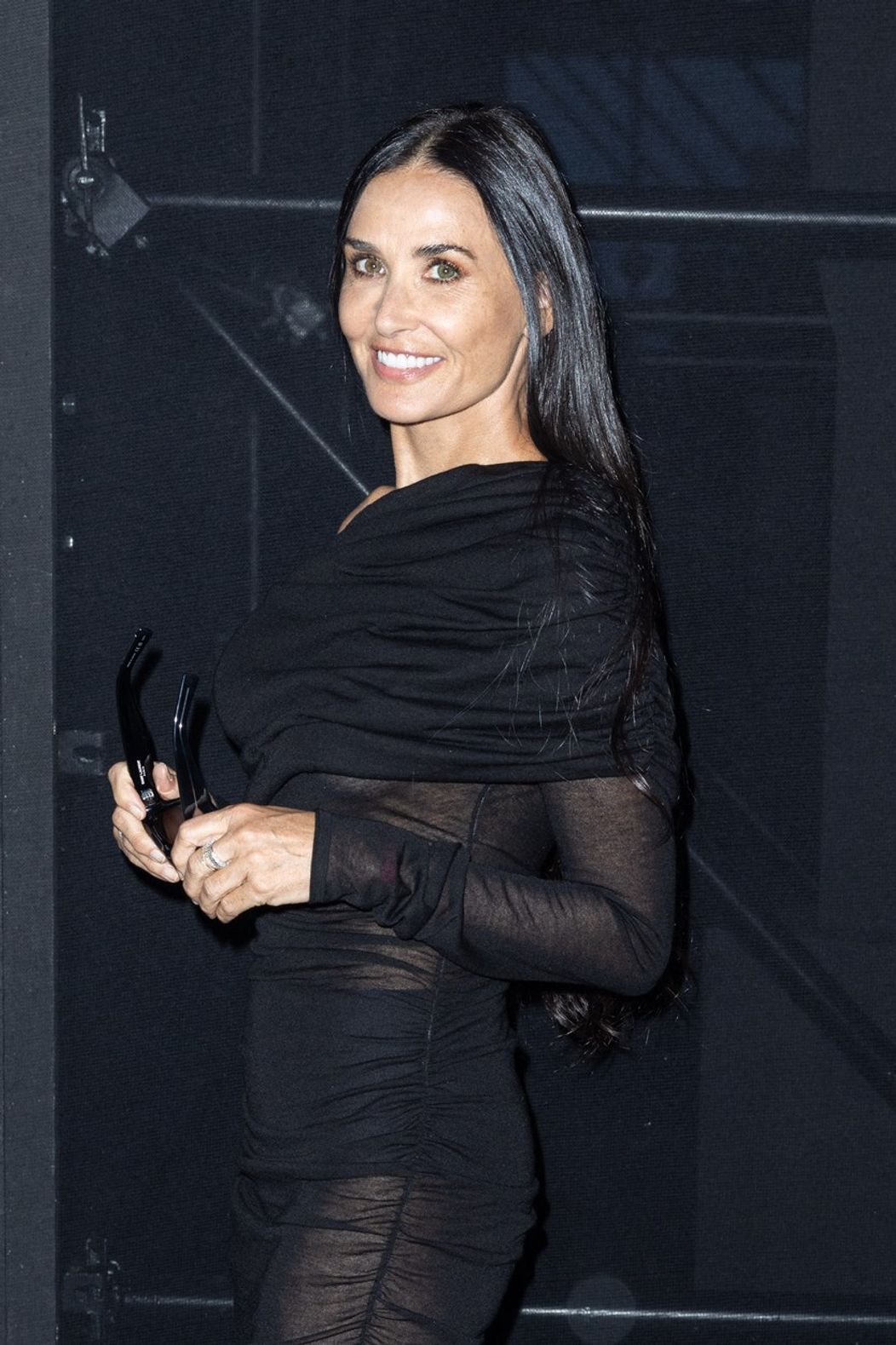 Demi Moore na Paris Fashion Weeku 2023