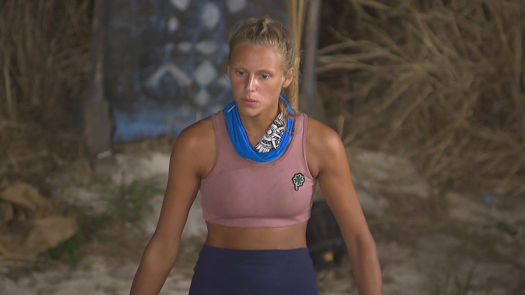 Veronika najskôr oľutovala svoje klamstvá na kmeňovej rade, no v dueli jej sily na Radka nestačili a v Survivore skončila.