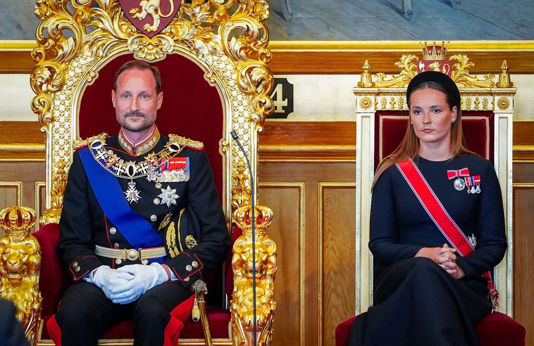 Nórsky kráľ Haakon VIII. zložil prísahu. Kráľovná chýbala