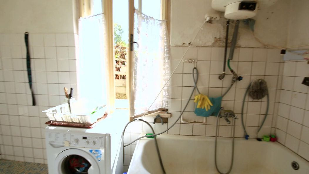 Rodina už roky žije vo viac než 70-ročnom dome, ktorý potrebuje kompletnú rekonštrukciu. 