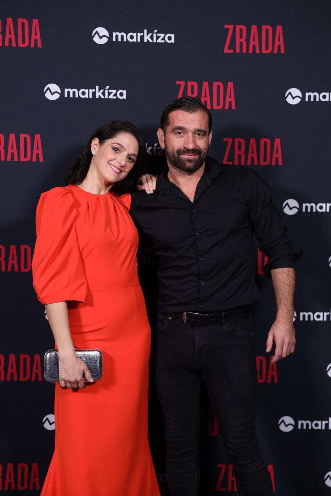 Premiéra seriálu Zrada