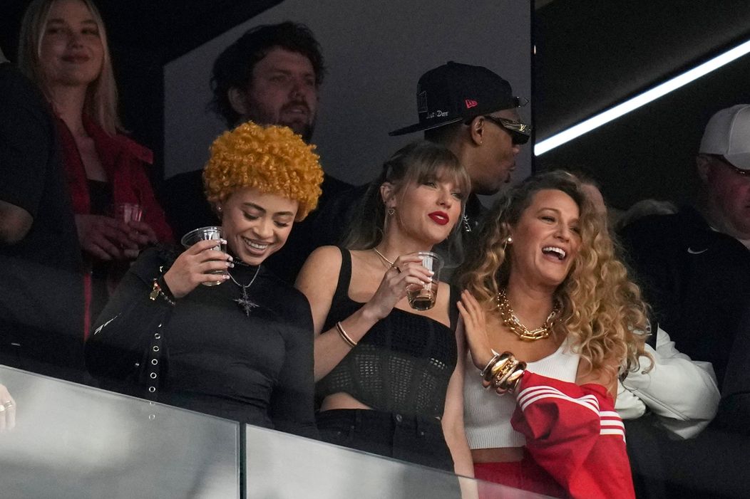 Taylor Swift s Blake Lively na Super Bowl