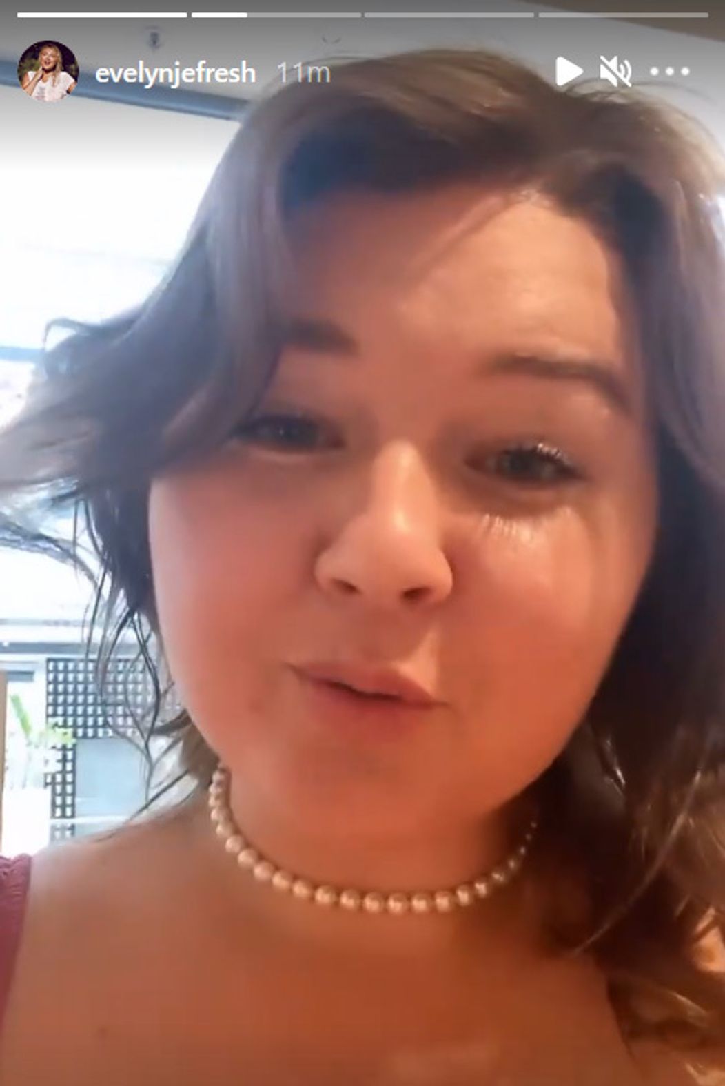 Evelyn ako brunetka