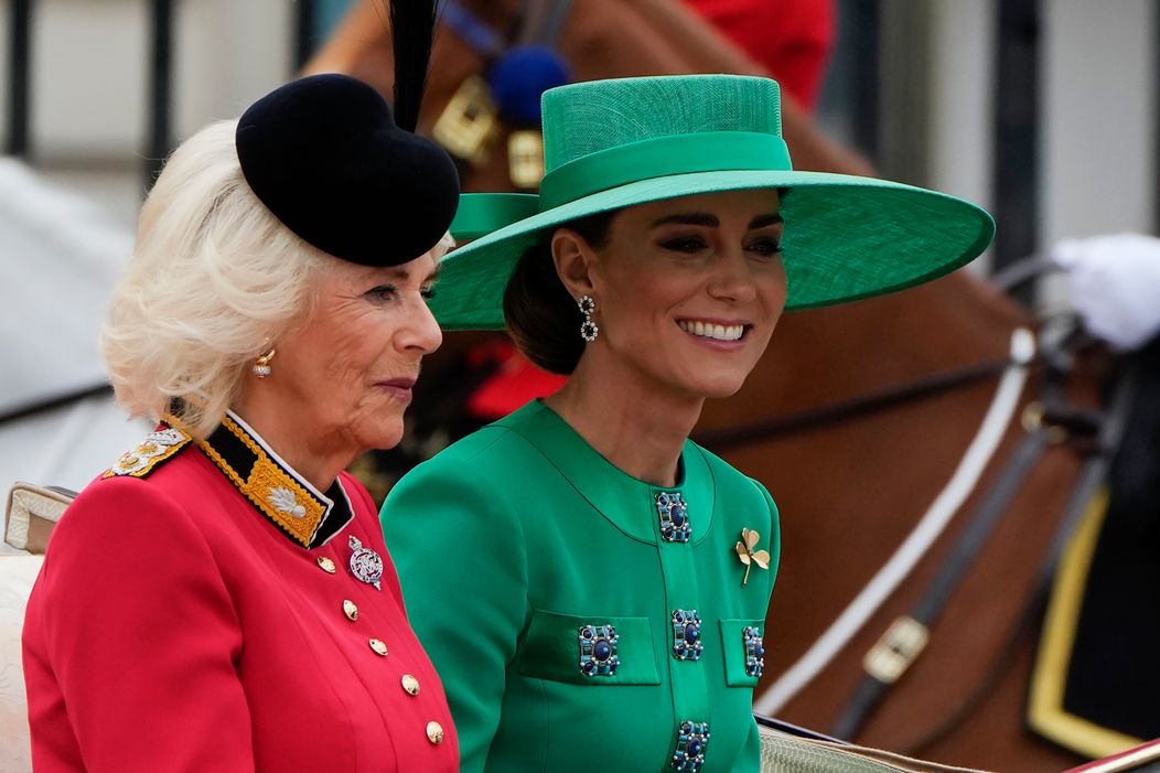 Vojenská prehliadka Trooping the Colour na počesť narodenín britského kráľa Karola III.