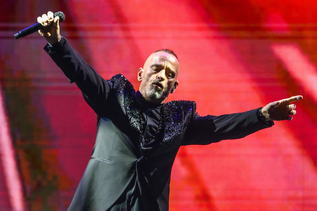 Na snímke taliansky spevák Eros Ramazzotti počas svojho koncertu  v Bratislave 16. apríla 2026