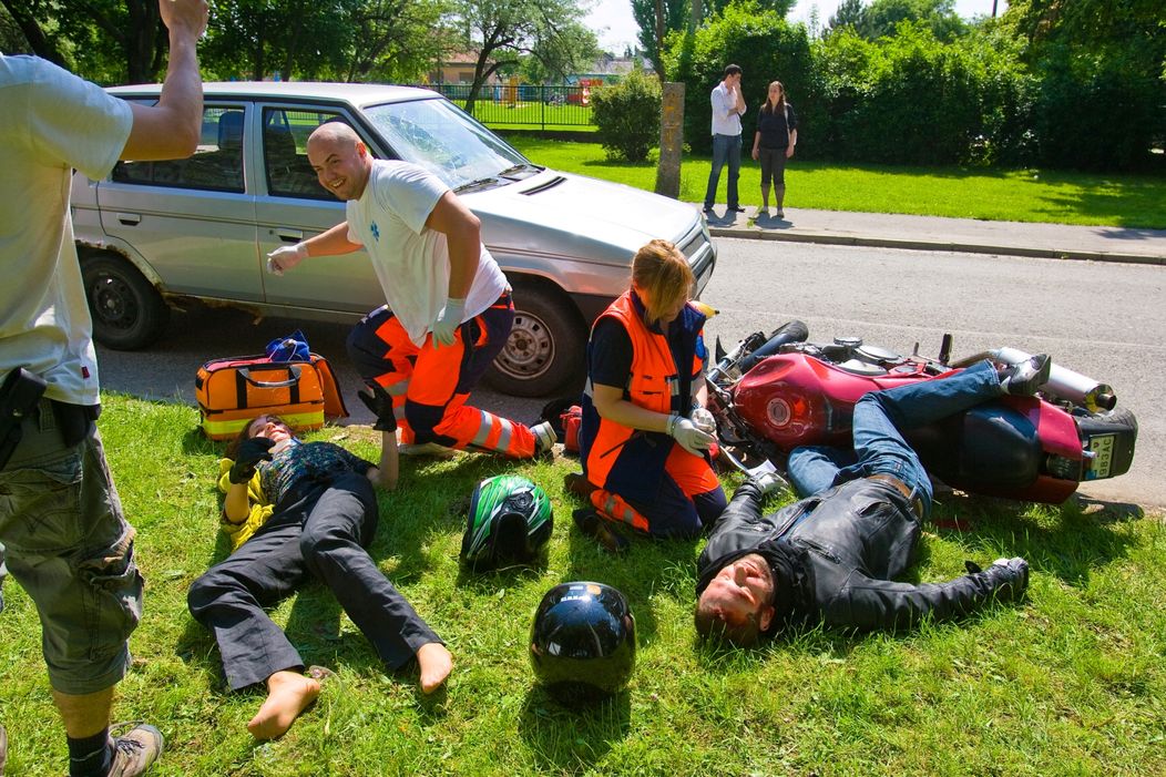 Nehoda Michala a Lucie na motorke v Ordinácii v ružovej záhrade