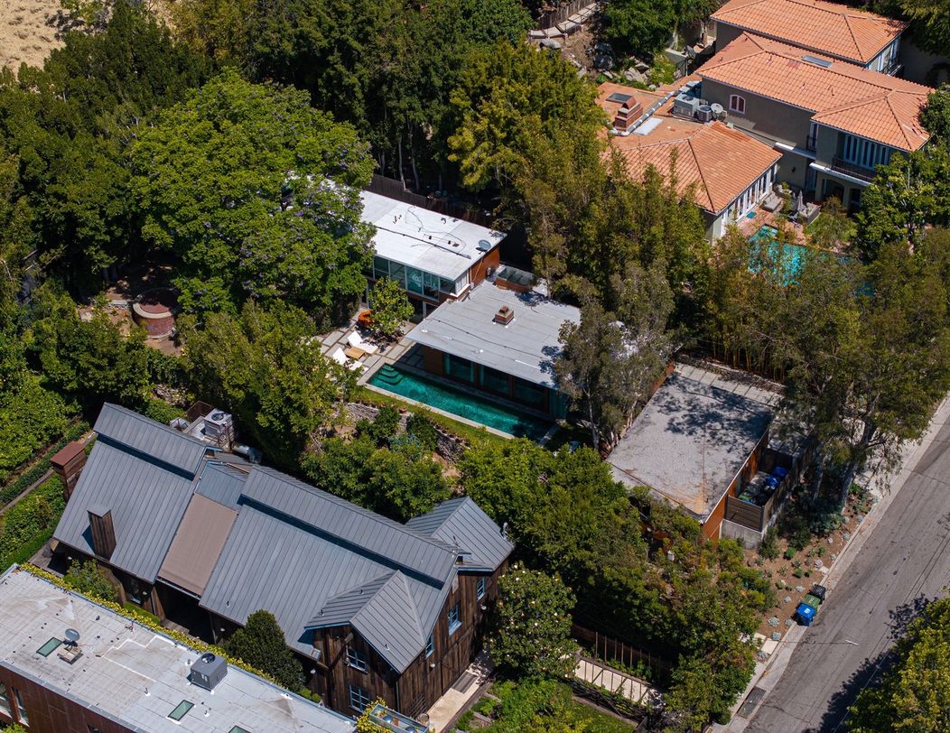 Nehnuteľnosť Dakoty Johnson na Marmont Avenue sa predala za 6 miliónov dolárov.