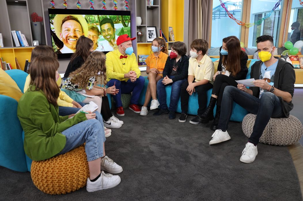 Miro Jaroš a deti z Oteckov v Teleráne
