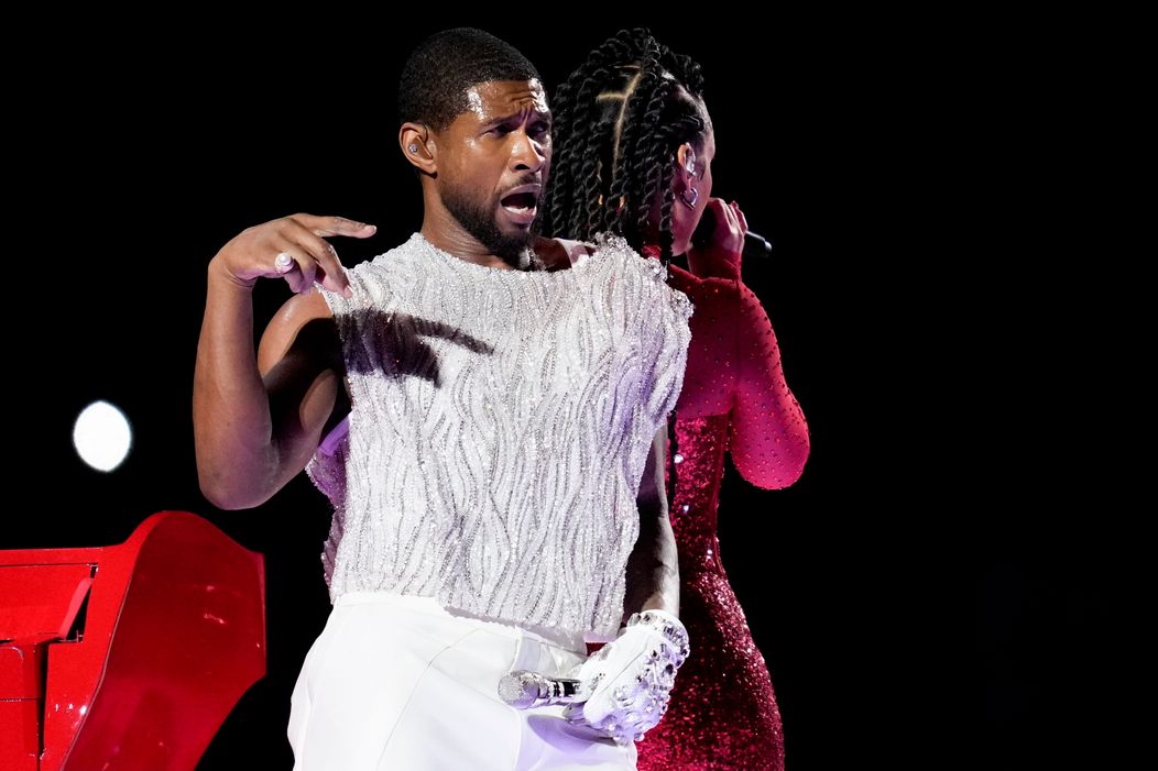 Usher ovládol Halftime Show