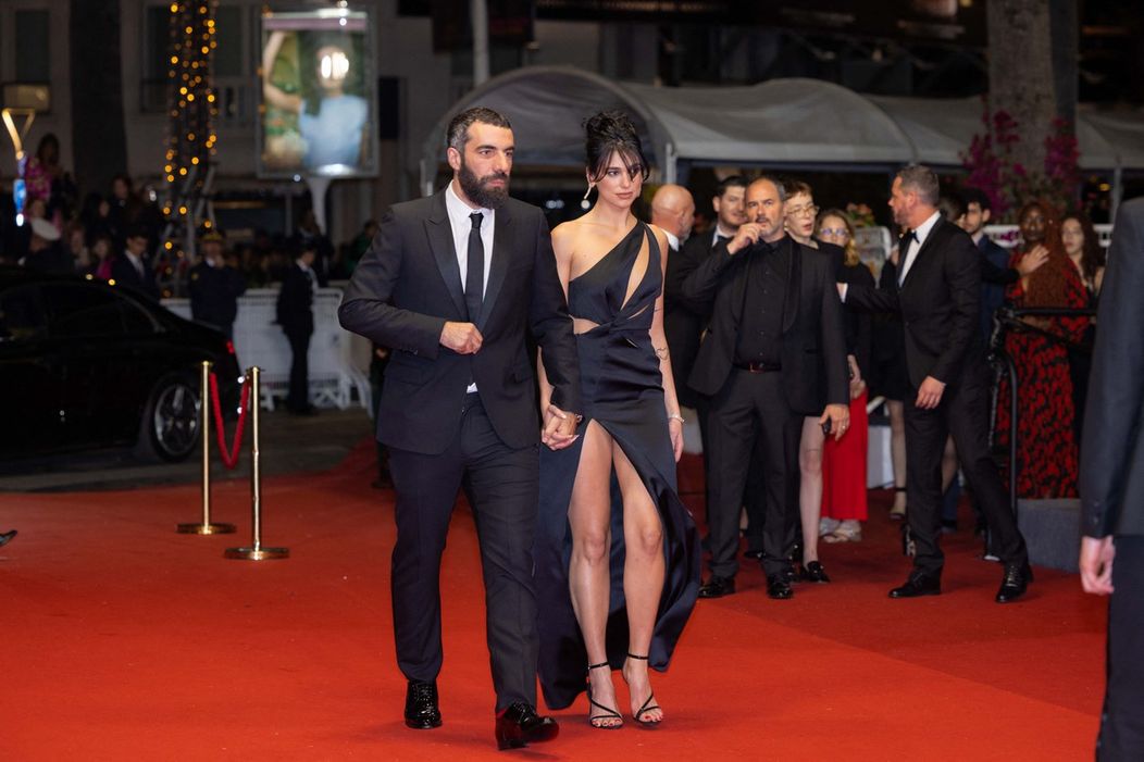 Dua Lipa a Romain Gavras na festivale v Cannes