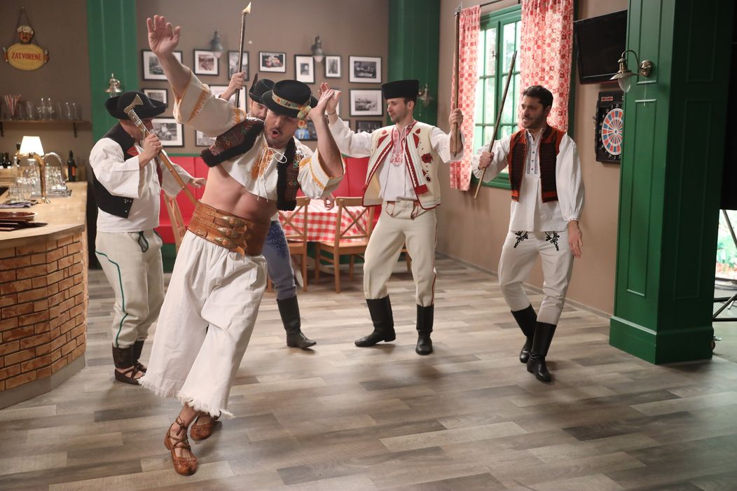 Oteckovia ako folklórni tanečníci