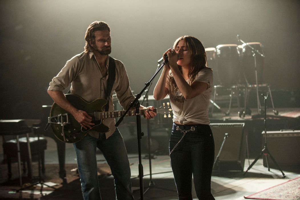 Bradley Cooper a Lady Gaga vo filme A Star Is Born