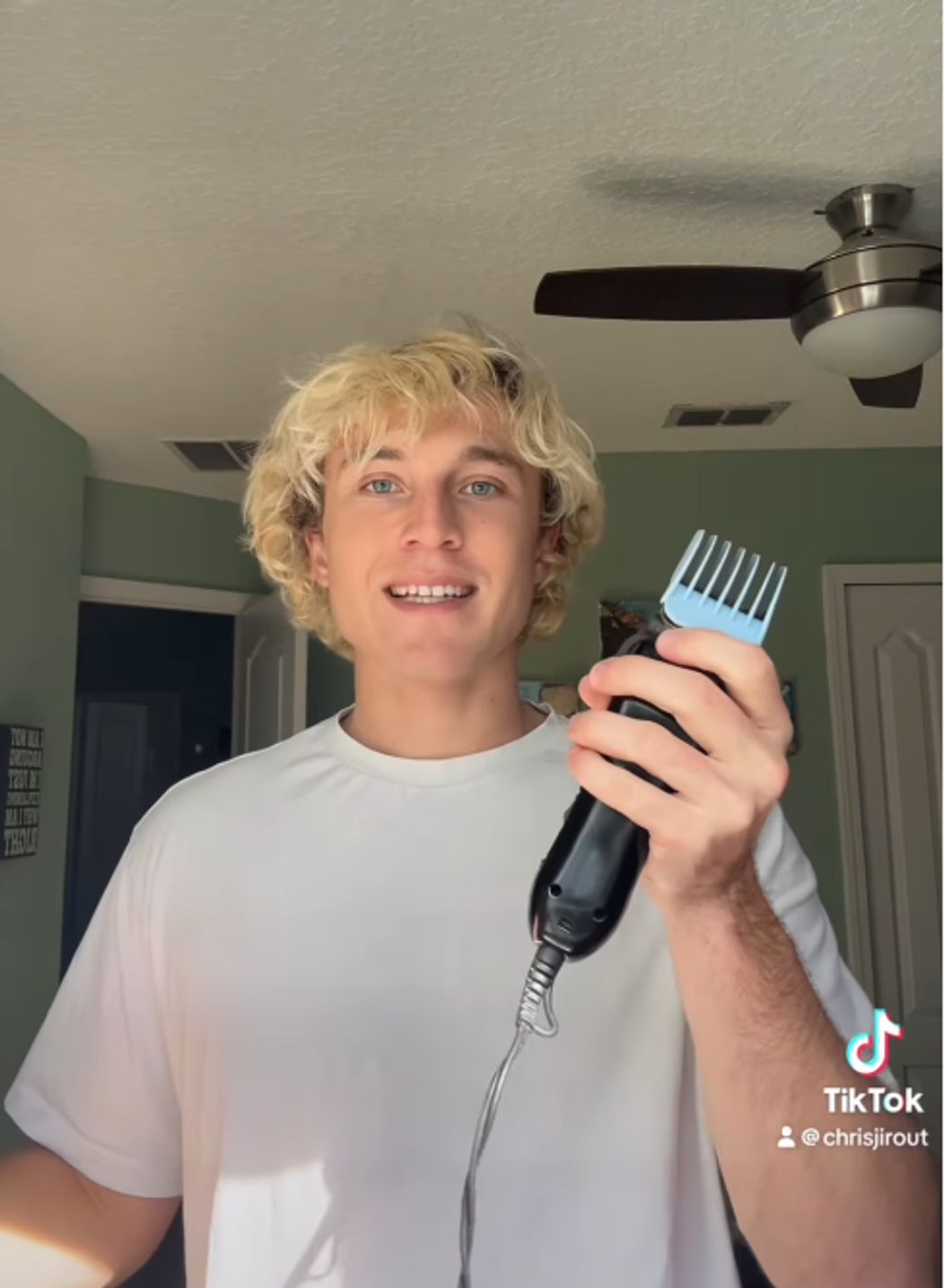 Chris sa ostrihal