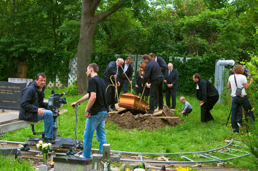 Pohreb Michala v Ordinácii v ružovej záhrade