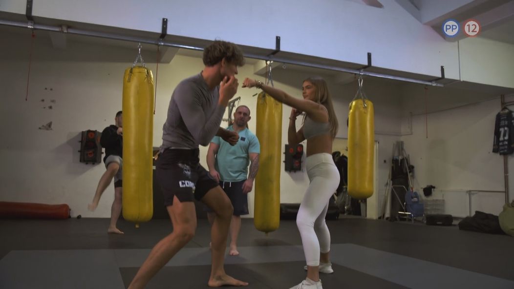 Zbyněk vysvetlil Sabine základy MMA.