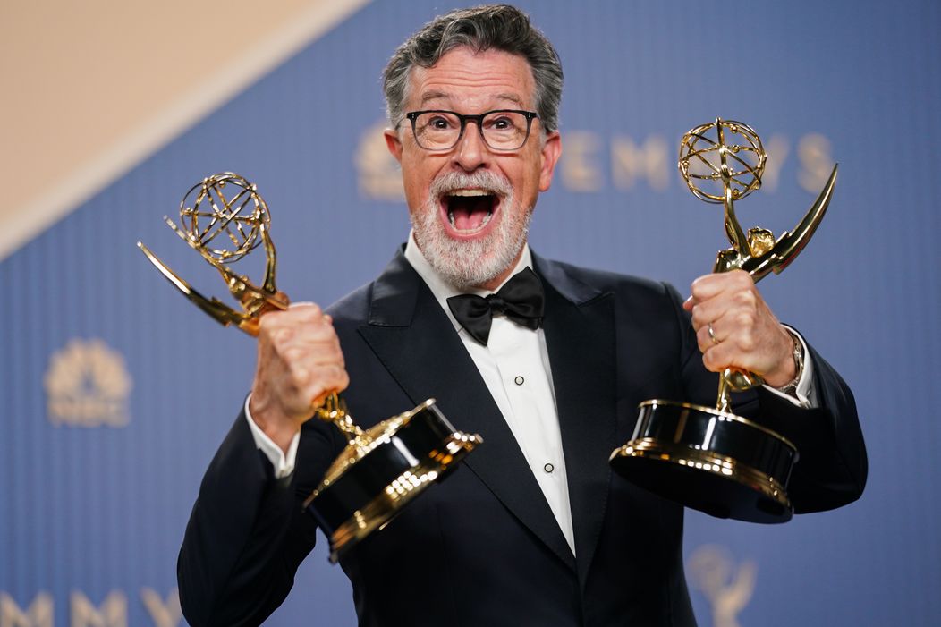Momentky z udeľovania televíznych cien Emmy 2026