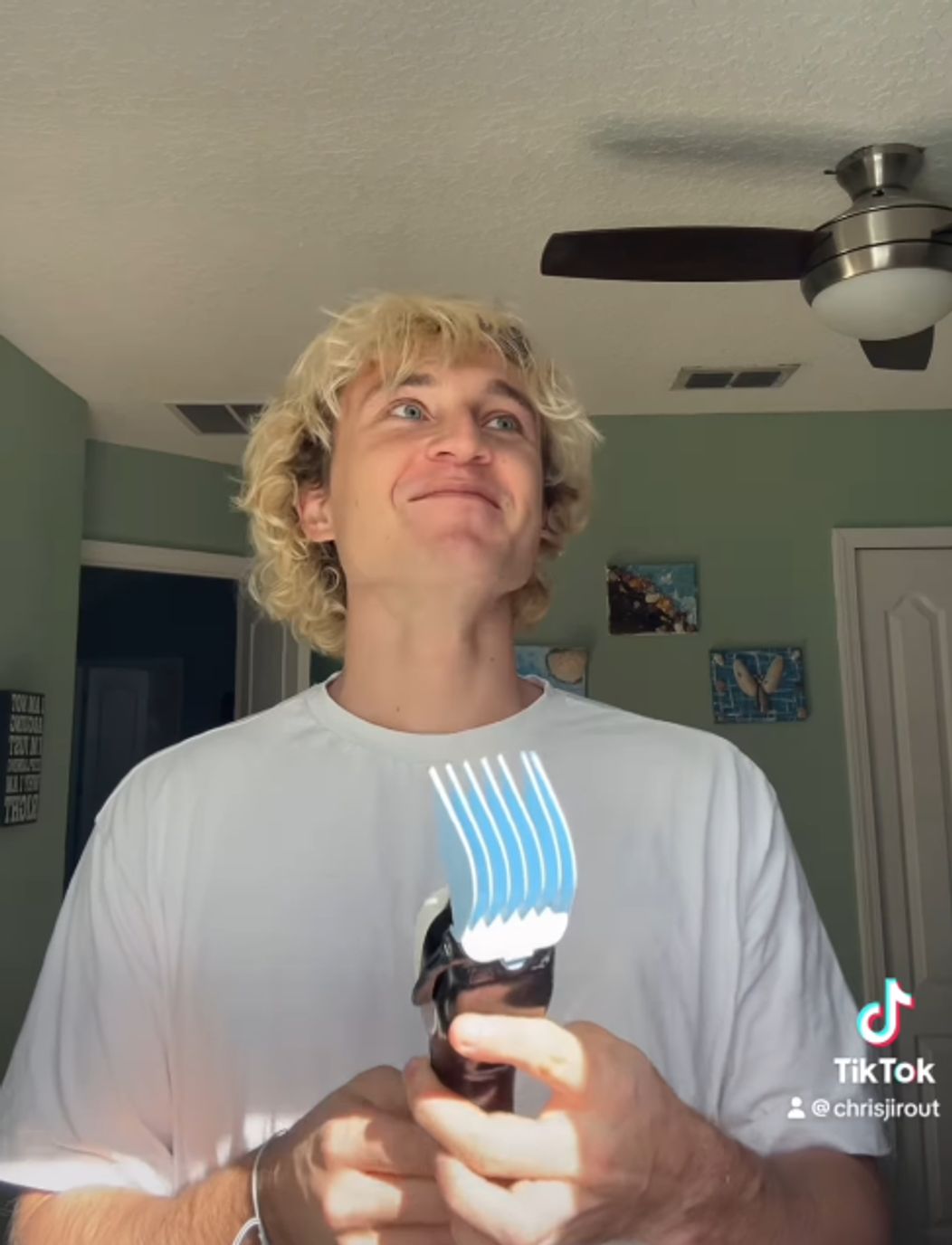 Chris sa ostrihal