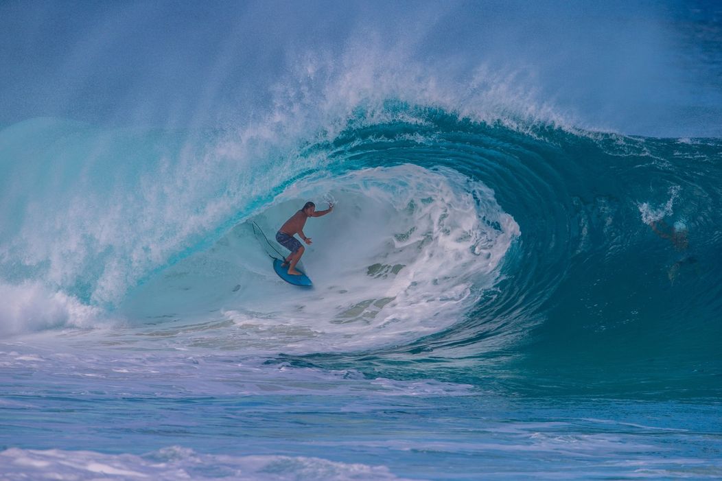 Po útoku žraloka zomrela surferská legenda Tamayo Perry