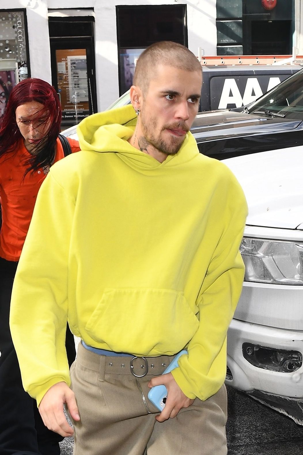 Justin Bieber zamieril do nahrávacieho štúdia v New Yorku, no svojím prázdnym pohľadom vydesil fanúšikov.