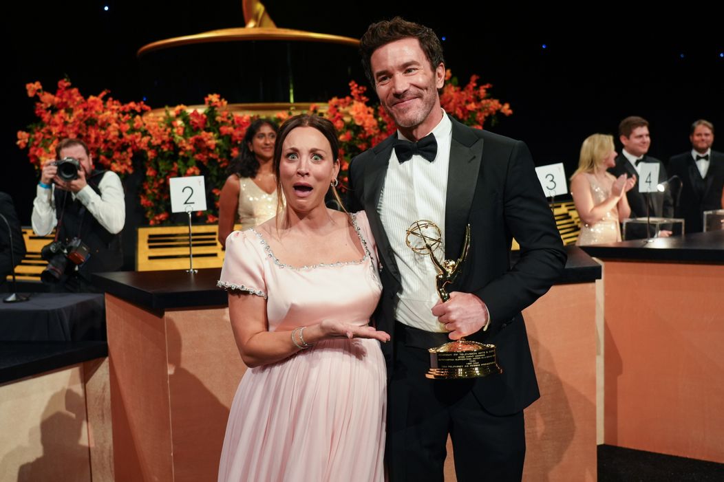Momentky z udeľovania televíznych cien Emmy 2026