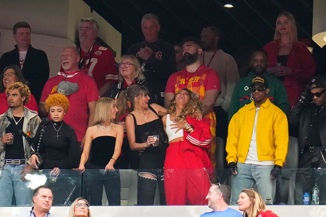 Taylor Swift s Blake Lively na Super Bowl