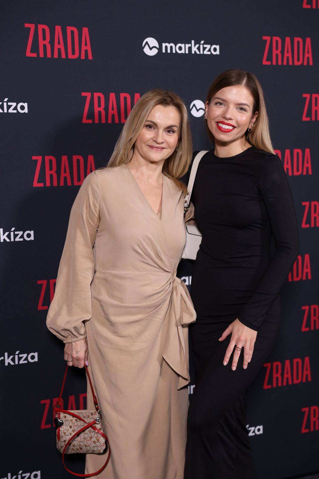 Premiéra seriálu Zrada