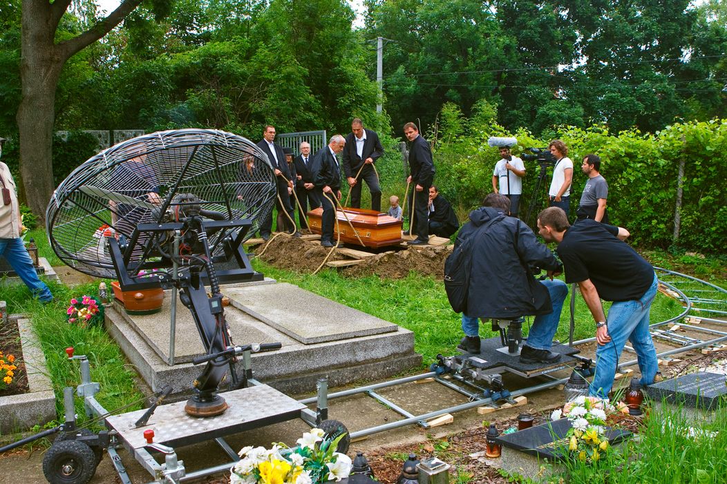 Pohreb Michala v Ordinácii v ružovej záhrade