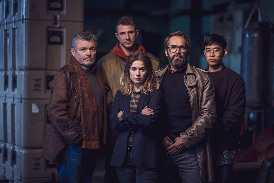 Jiří Štrébl, Jakub Štáfek, Pavla Gajdošíková, Jan Révai a Duy Anh Tran v seriáli Extraktori
