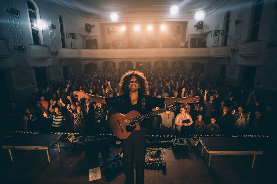 Gitarový virtuóz Dávid Bílek vyráža na turné po celom Slovensku