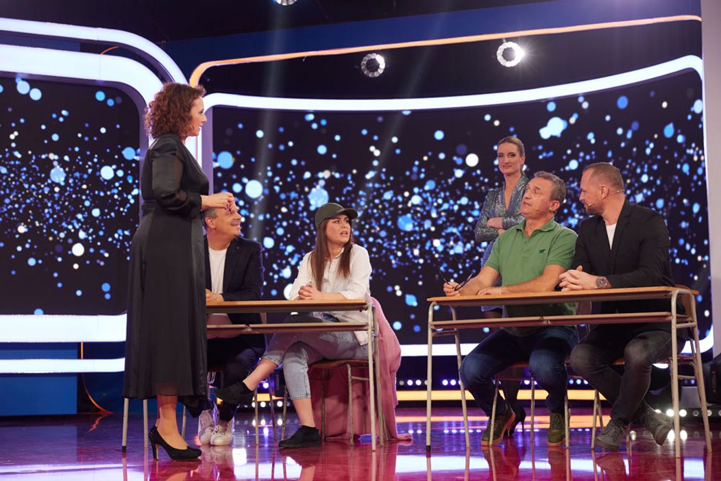 Zábery z premiérovej epizódy šou 2 na 1 so Zuzanou Mauréry