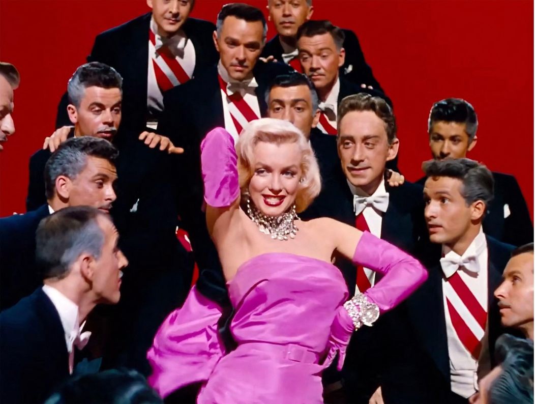 Marilyn oblečené vo filme Páni majú radšej blondínky z roku 1953. 