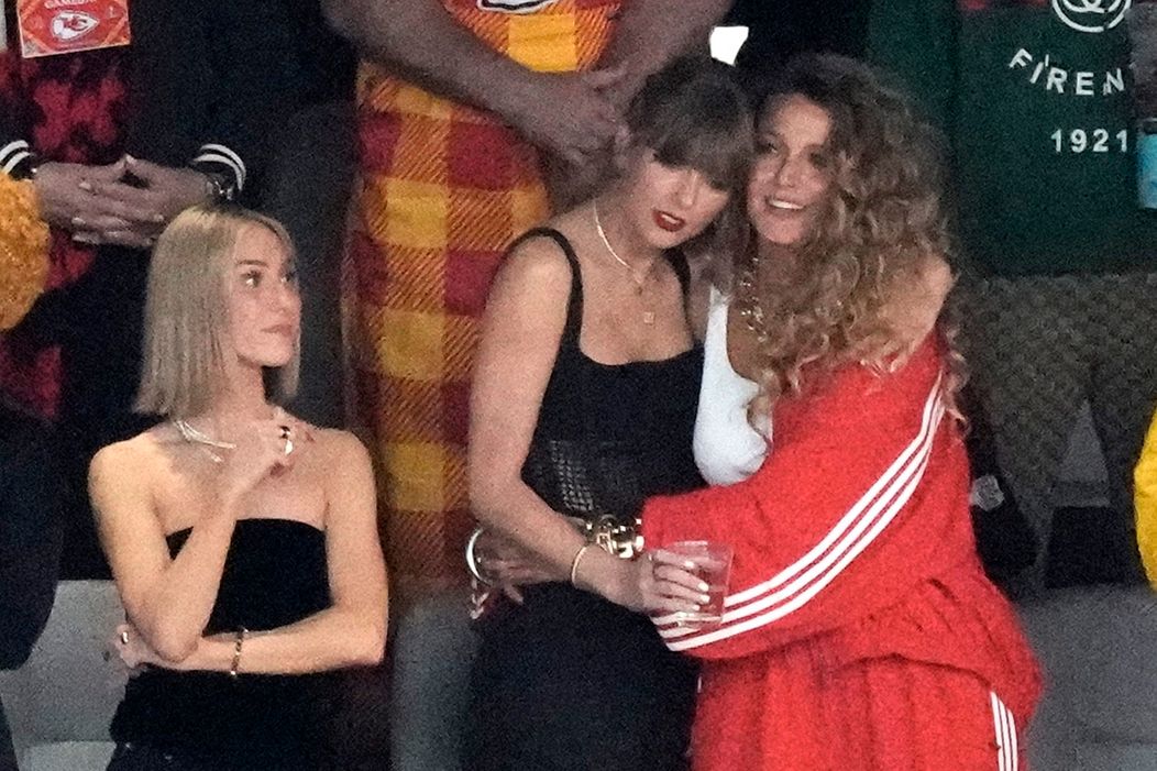 Taylor Swift s Blake Lively na Super Bowl