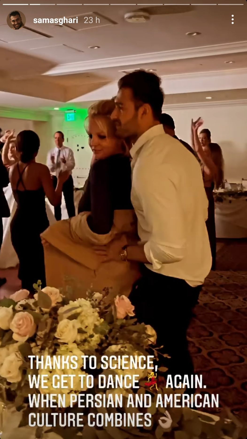 Britney a Sam tancujú na svadbe