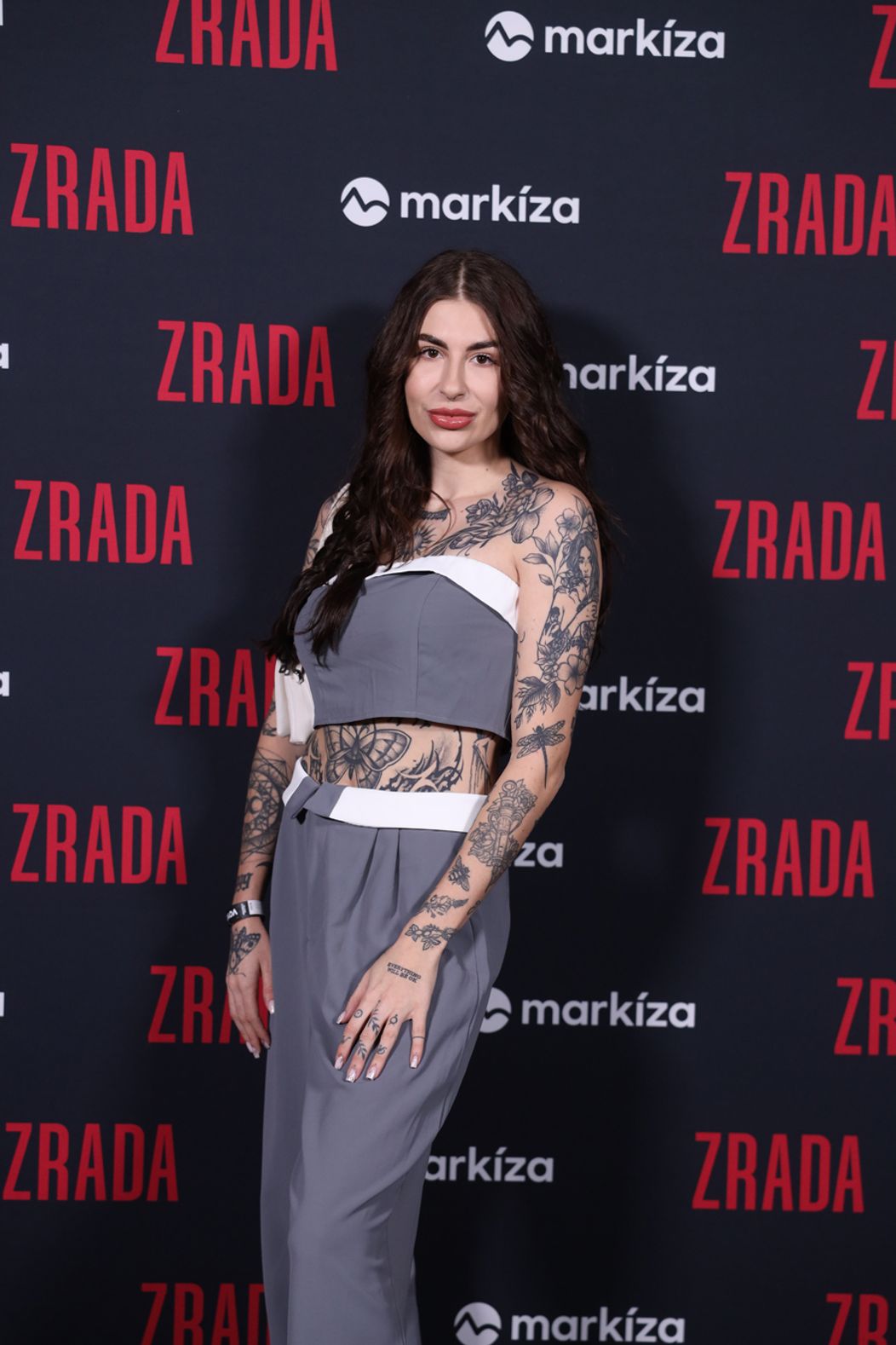 Premiéra seriálu Zrada