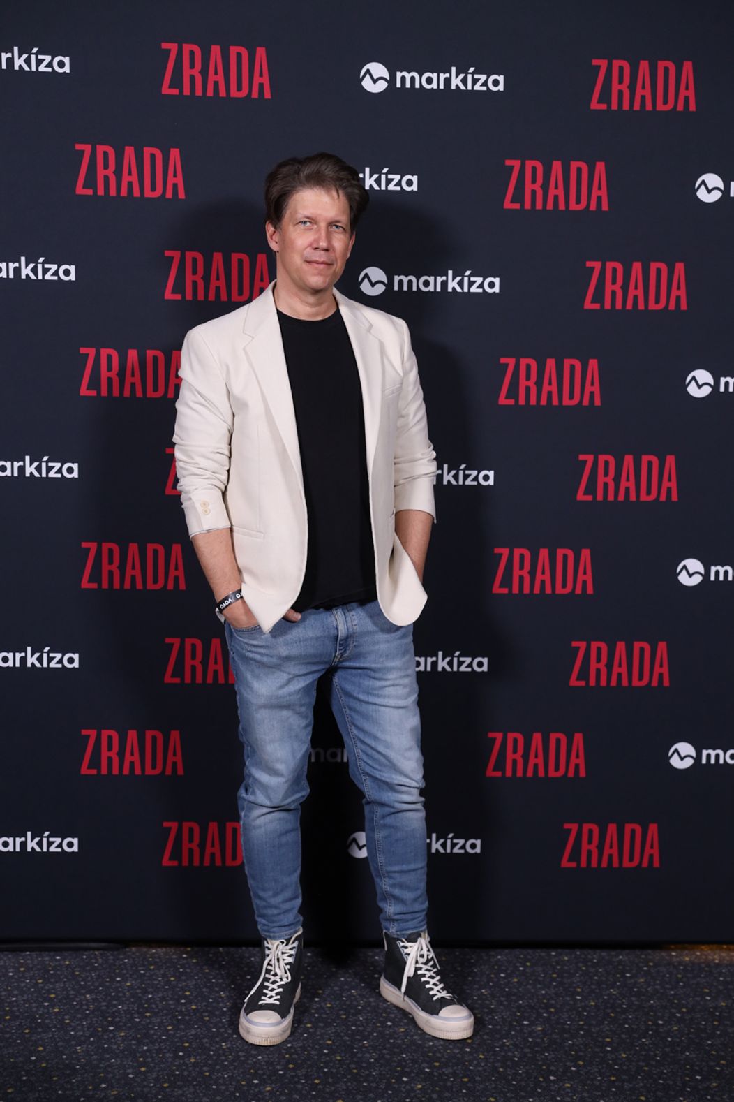 Premiéra seriálu Zrada