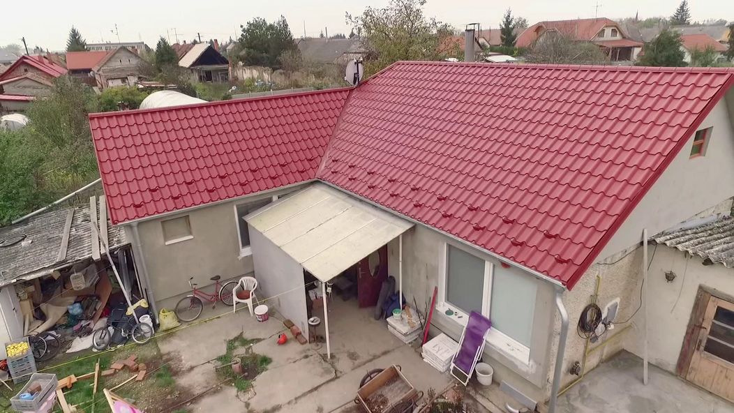 Domček je aj napriek snahe rodiny v dezolátnom stave