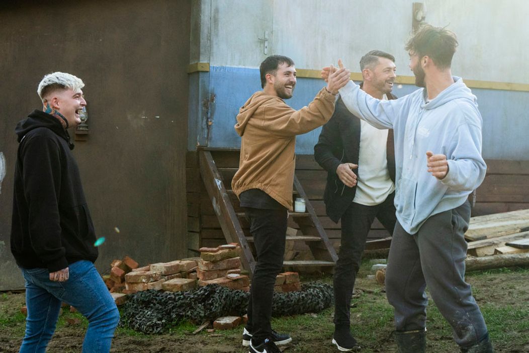 Deň 66, farmári sa konečne dočkali návštev