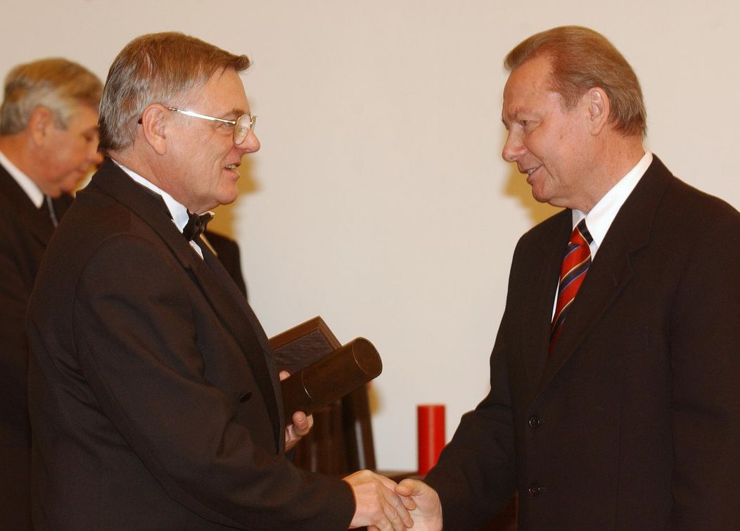 Stano Dančiak (vľavo) získal vyznamenanie Pribinovho kríža II. triedy