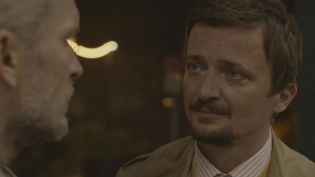 Andrej sa pred nemocnicou poháda s Erikom.