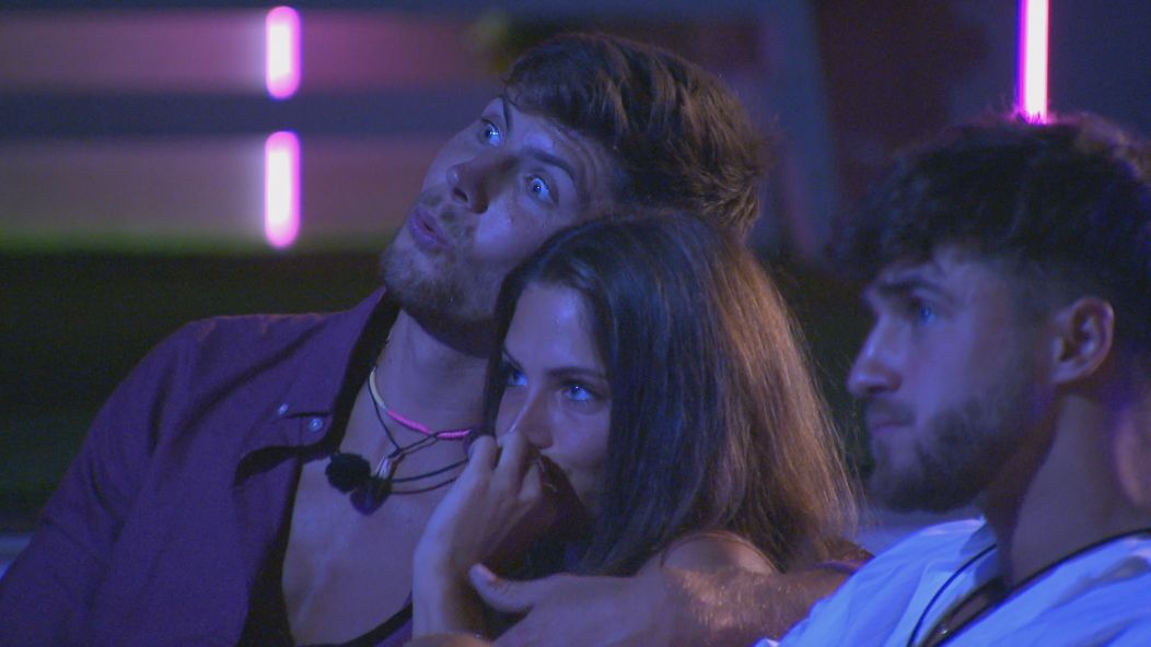 Paulína a Honza počas filmového večera.