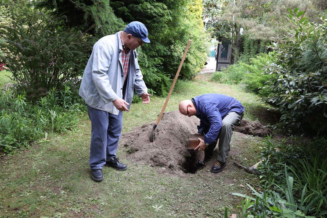 V Sľube vykopali záhadnú truhlicu