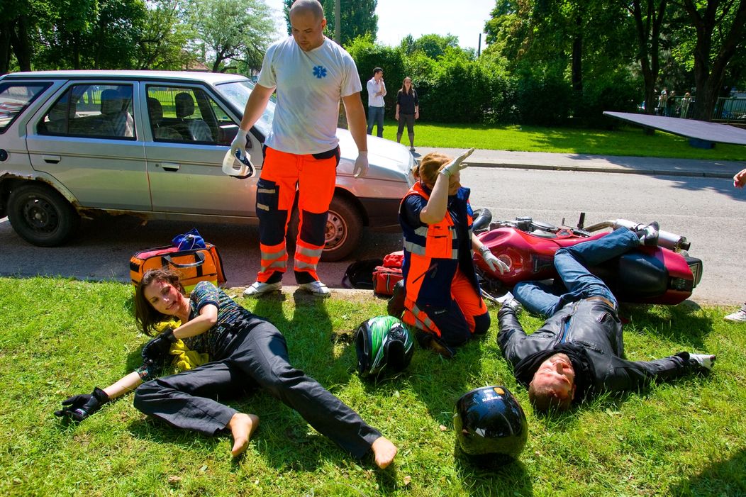 Nehoda Michala a Lucie na motorke v Ordinácii v ružovej záhrade