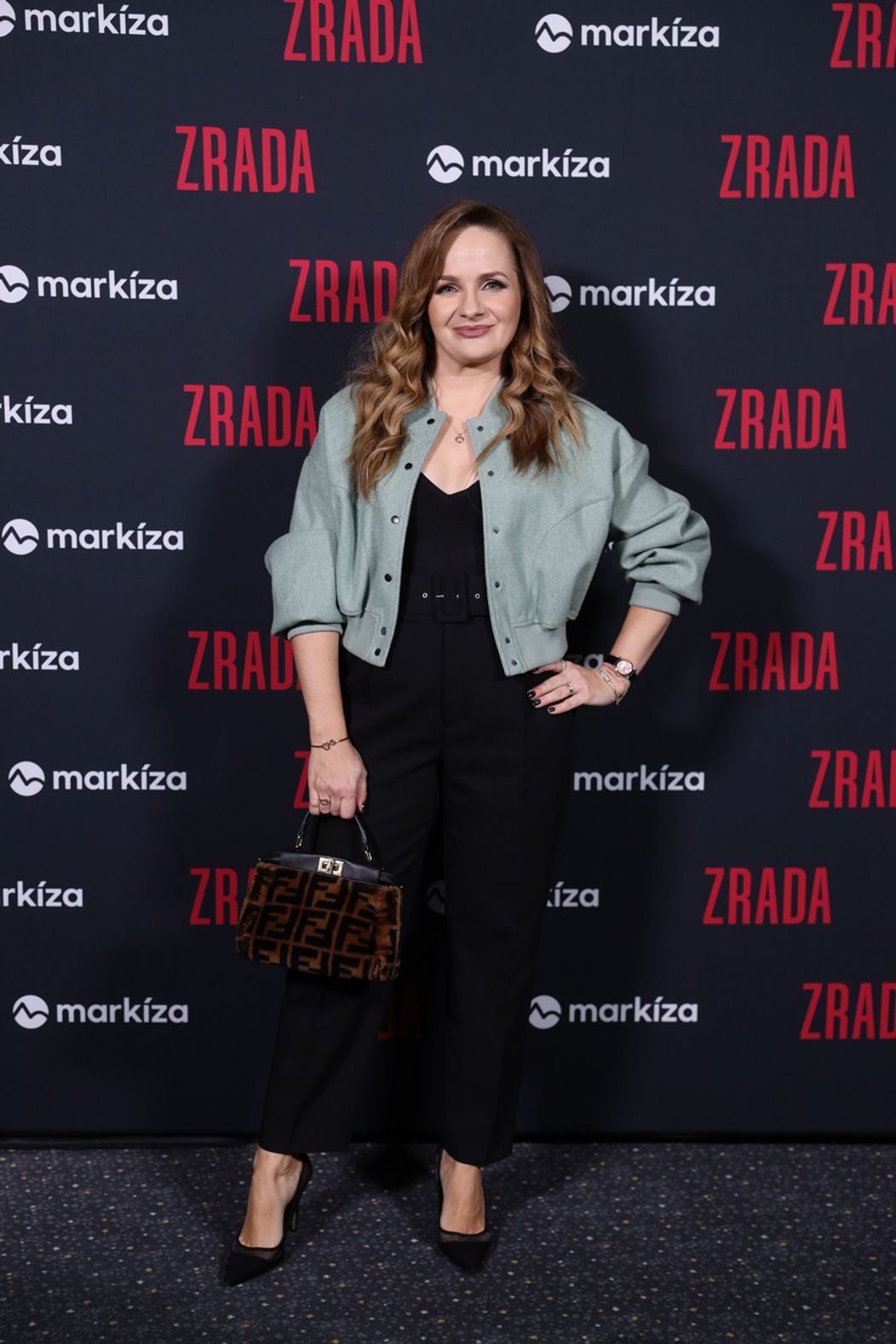 Premiéra seriálu Zrada