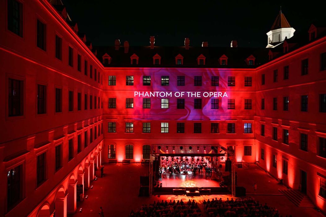 Bratislavský hrad v auguste ožije najkrajšími muzikálmi Divadlo Nová scéna nimi otvorí jubilejnú 80. sezónu